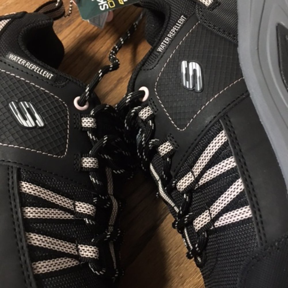 NEW Skechers Outdoor Footwear  Size 8.5 Women's